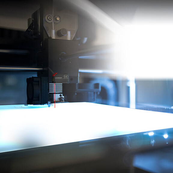 Mittaus puoliläpinäkyviltä pinnoilta